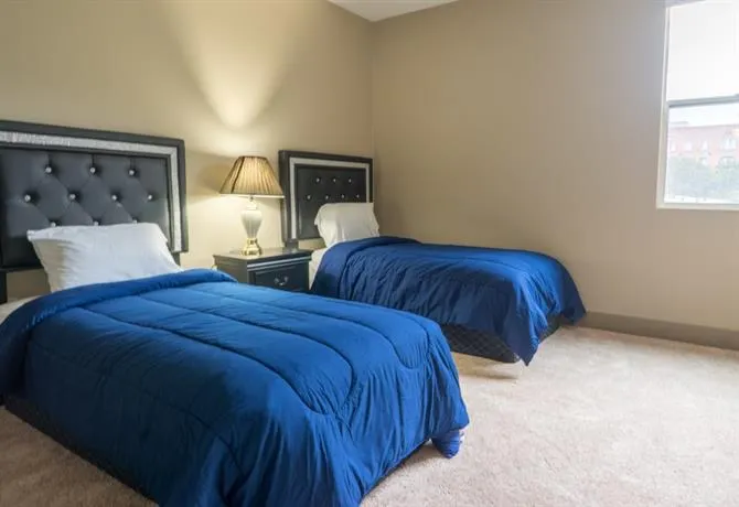 Off to Hollywood Apartments - Image 1