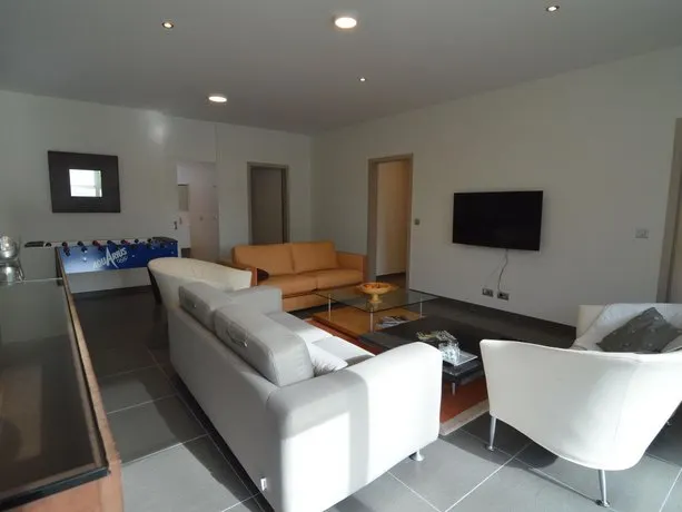 Modern Holiday Home in Zottegem with Hot Tub - Image 1