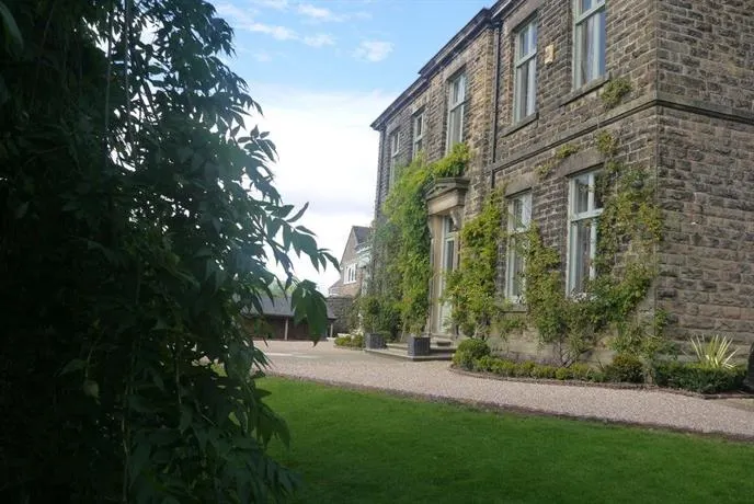 Sladen House - Image 1