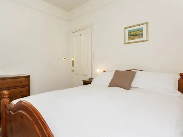 Veeve  1 Bed Garden Flat Bloom Park Road Fulham - Image 1