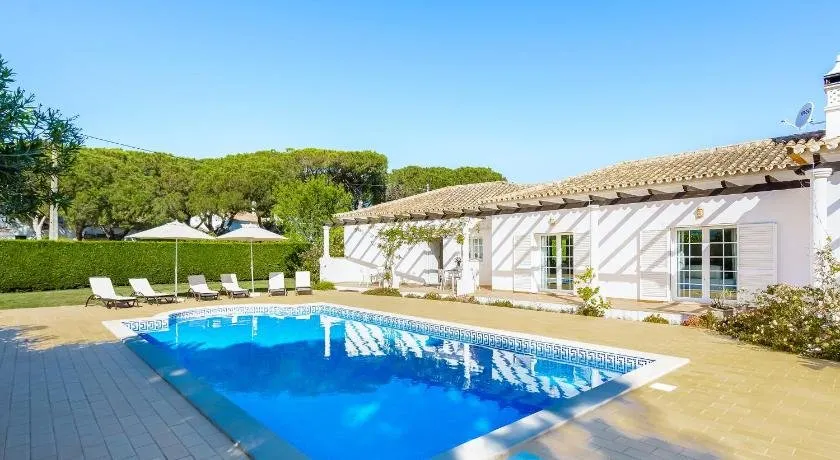 Exclusive Villa Toulouse with pool in Falesia Algarve - Image 1