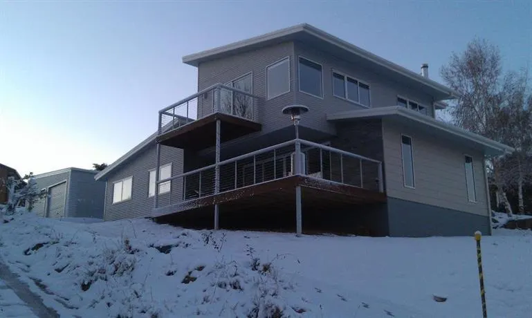 Jindabyne Guest House - Image 1