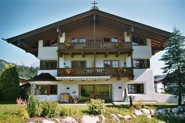 HAUS PONAPART - Image 1