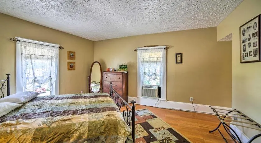 Charming Apartment On The Strip By Lake Erie! - Image 1