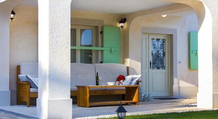 Villa avec piscine et jacuzzi - Image 1