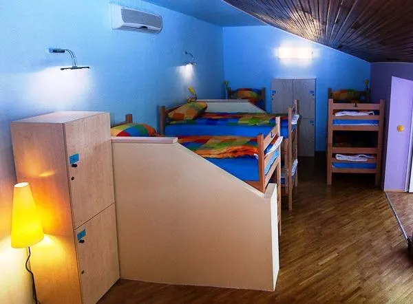 Manga Hostel - Image 1