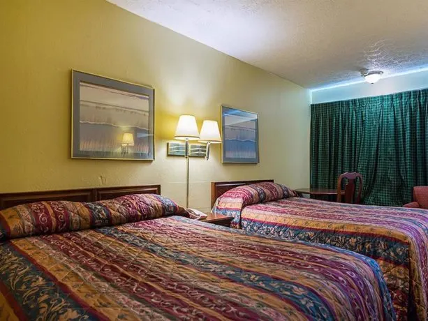 Relax Inn by OYO Columbus OH I 70 - Image 1