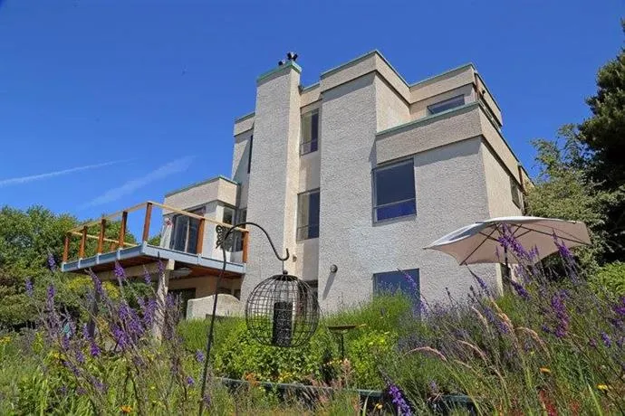 Gordon's Beach Farm Stay B&B - Image 1
