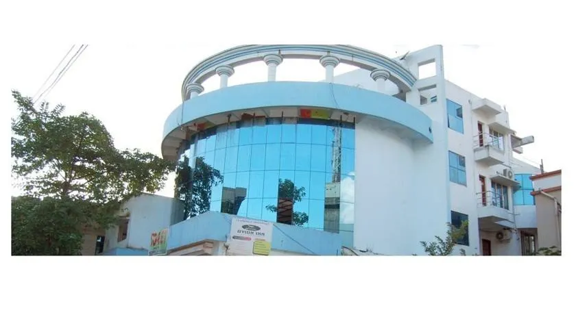 Hotel Avion Inn - Image 1