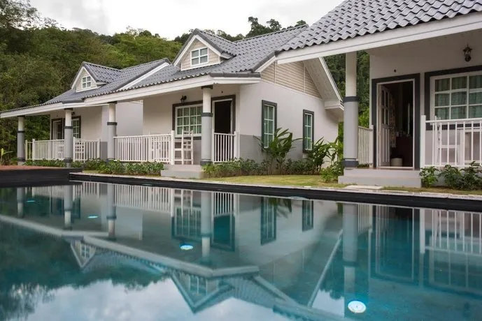 Suksompong Resort - Image 1