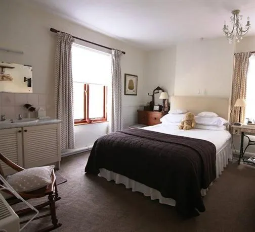 Elsted House - Image 1