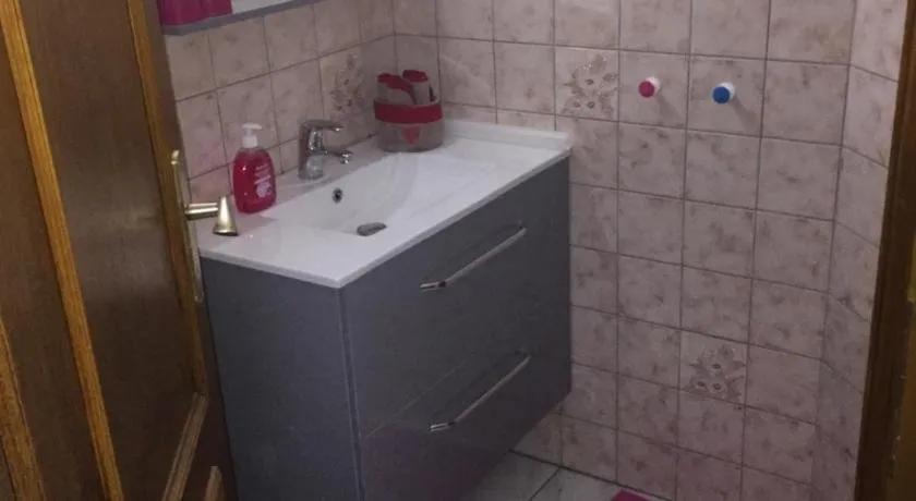 Grande Chambre climatisée chez Xavier - Image 1