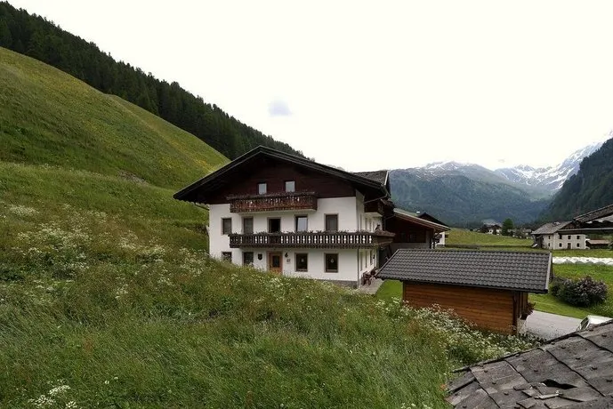 Boarhof - Image 1