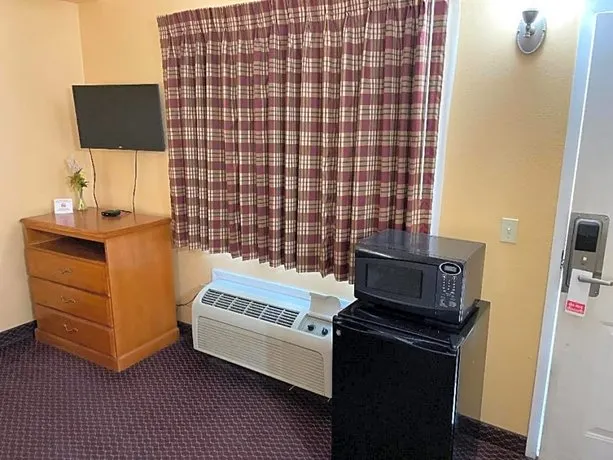 Americas Best Value Inn - Image 1