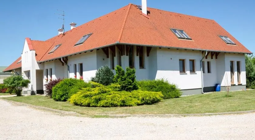 KARAM Vendeghaz es Lakasetterem - Image 1