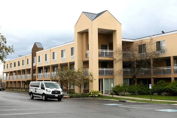 Red Lion Inn & Suites Dayton - Image 1