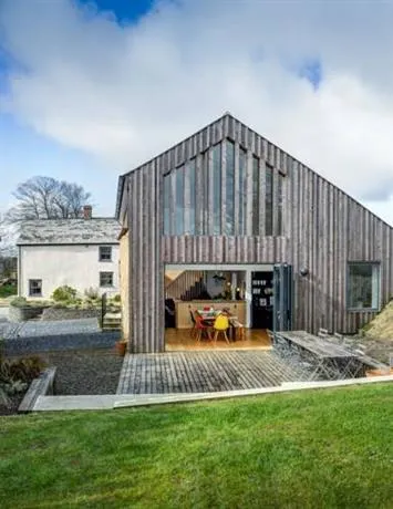 The Red Barn - Image 1