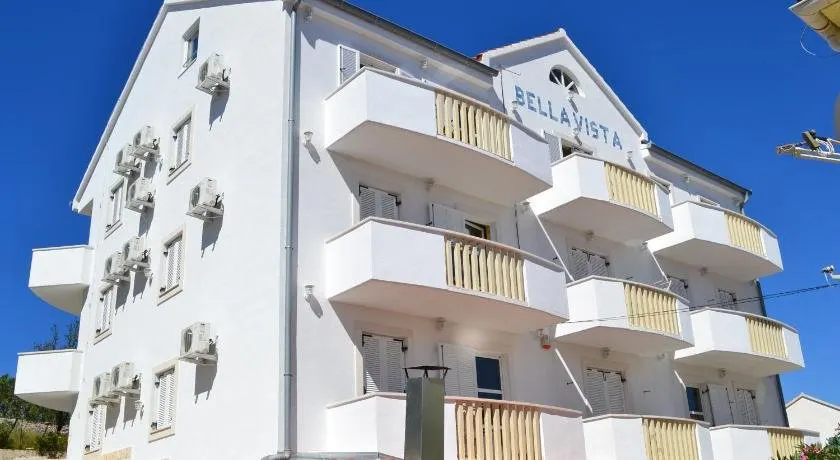 Bella Vista - Image 1