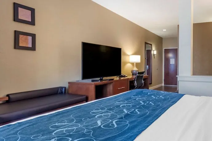 Comfort Suites Bozeman - Image 1