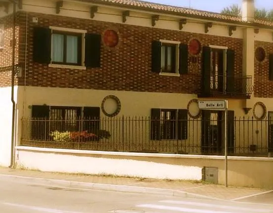 Villa Antique - Image 1
