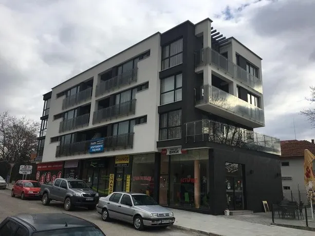 Central Park Apartments - Image 1