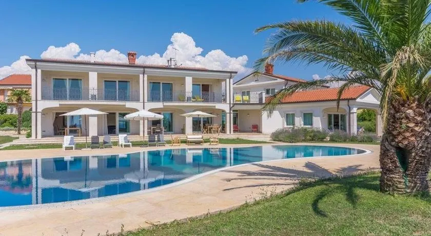Sea View Residence Lovrecica - Image 1