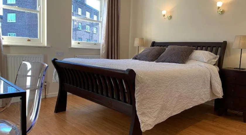 Notting Hill 3 bedroom townhouse with garden and roof terrace - Image 1