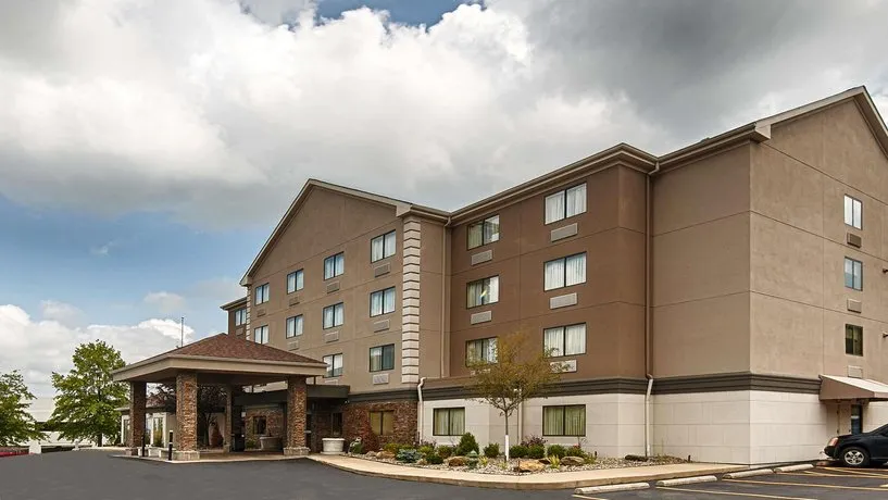 Best Western Plus West Akron Inn & Suites - Image 1