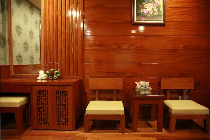 Vy Thuyen Hotel - Image 1