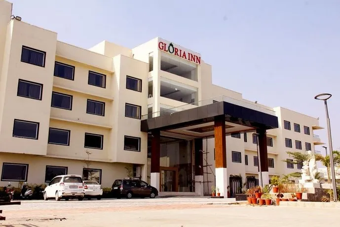 Hotel Gloria Inn - Image 1