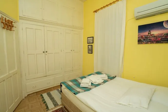 Istanbul Pension - Image 1