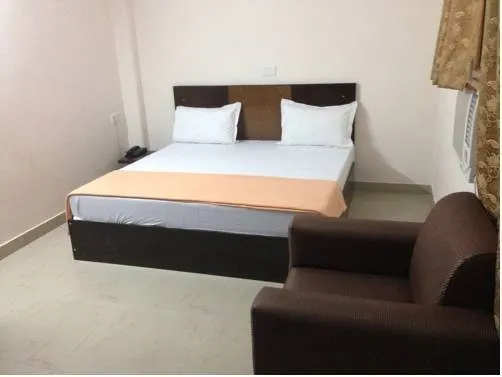 Airport Hotel Avtar - Image 1