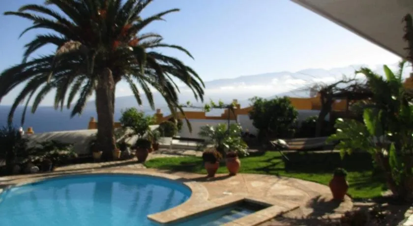 Apartamento en zona residencial con vistas al mar. - Image 1