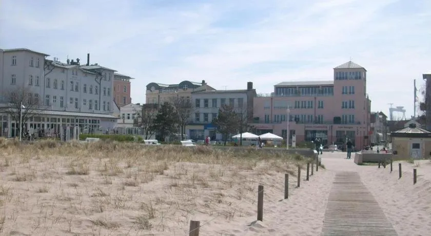 Ostseeliebe, direkt an der Promenade - Image 1