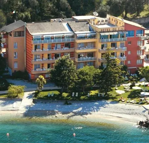 Hotel Du Lac Brenzone - Image 1