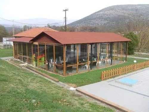 Iniochos guesthouse - pool bar - Image 1