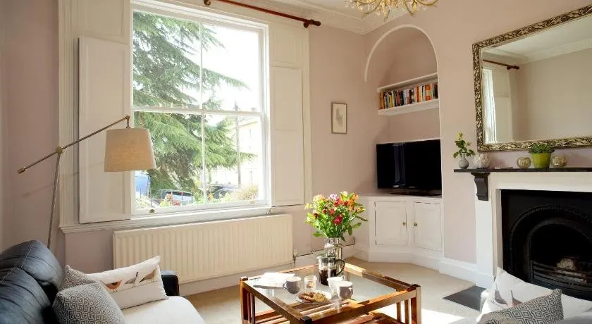 Southcot Place, Apartment With Garden - Image 1