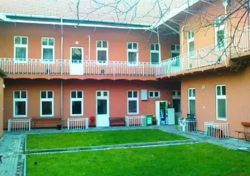 Season Hostel - Image 1