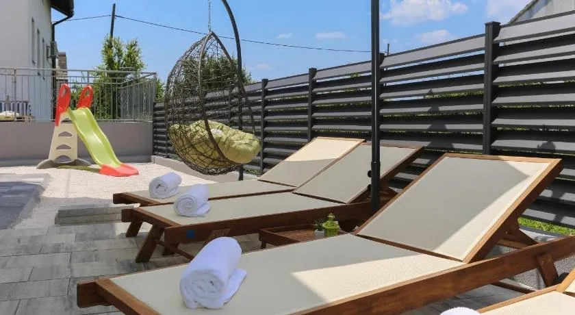 Holiday Home Grey Dream with Heated Pool - Image 1