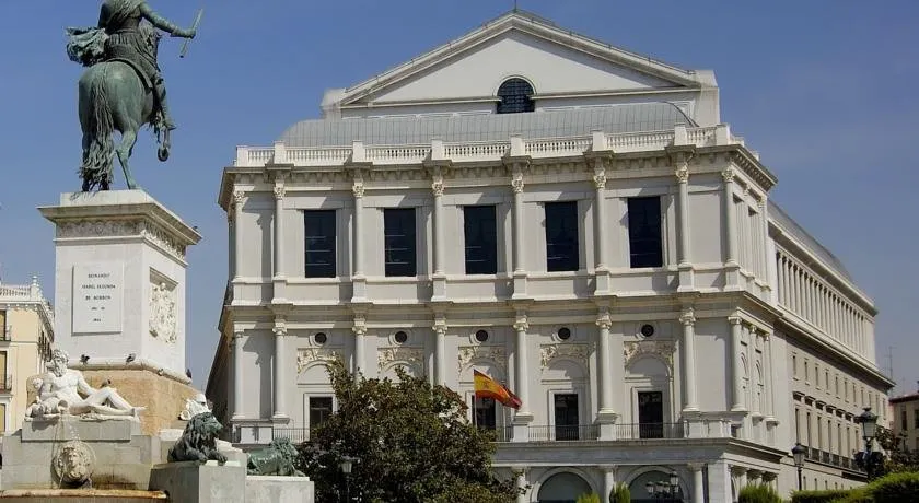 Madrid Center Suites - Image 1