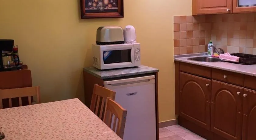 Green Park Apartment - Image 1
