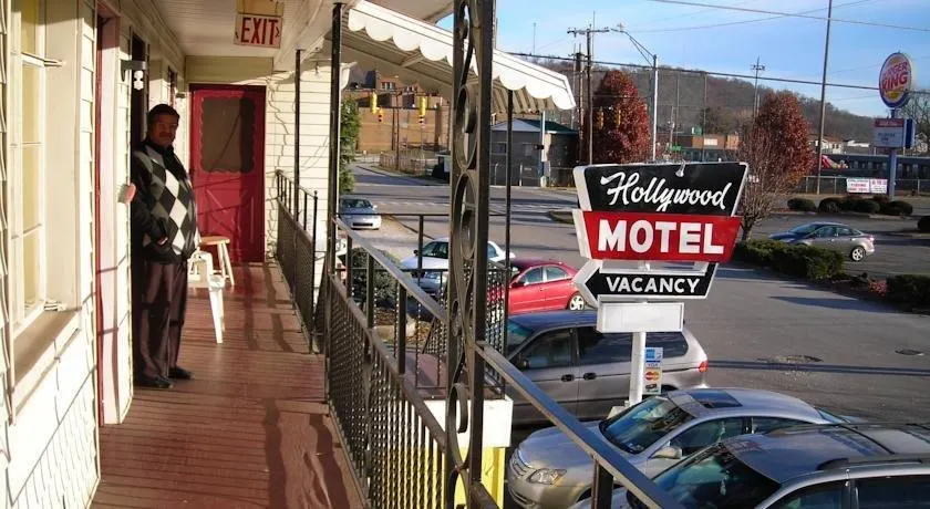 Hollywood Motel - Image 1