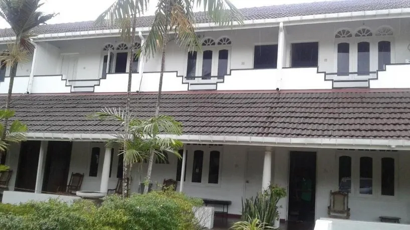 Green Island Hotel - Image 1