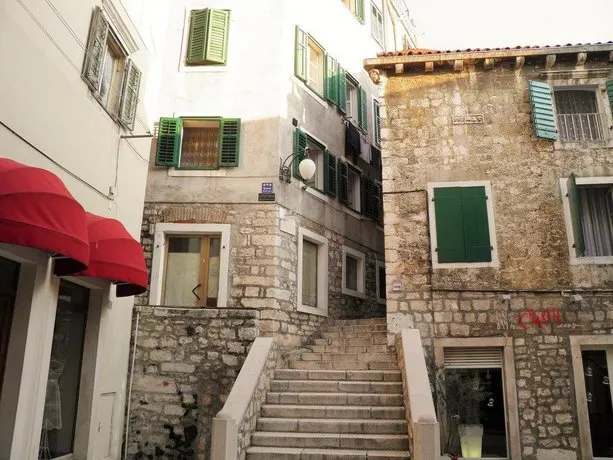 Apartment Sare - Image 1