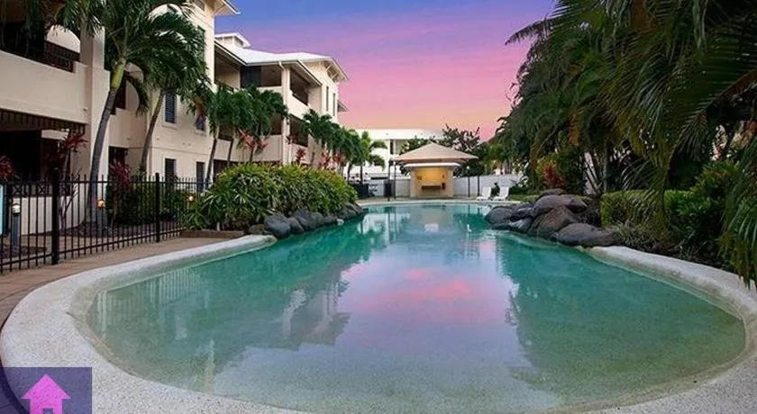 Marina View Apartment - Walk to the Strand - Image 1