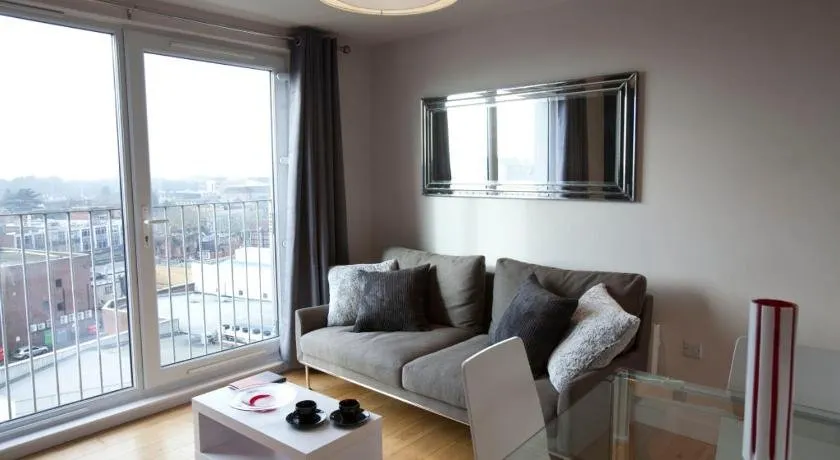 Watford Centre - Luxury Penthouse - Image 1