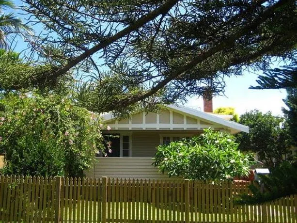 Byron Bay Accom 54 Carlyle Street at Byron Bay - Image 1