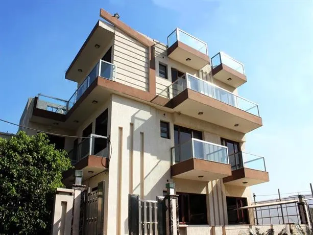 OYO 442 Star Guest House - Image 1