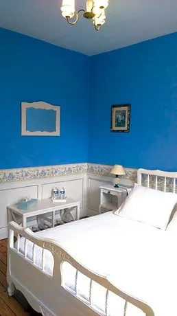 Au Manoir De La Barre - Image 1