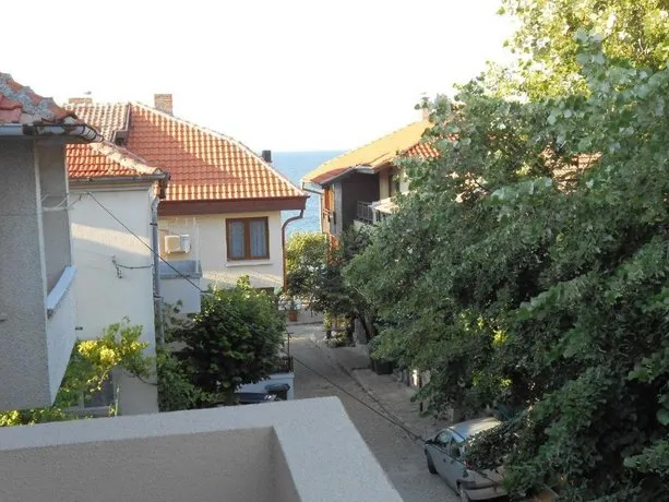 Holiday House - Image 1